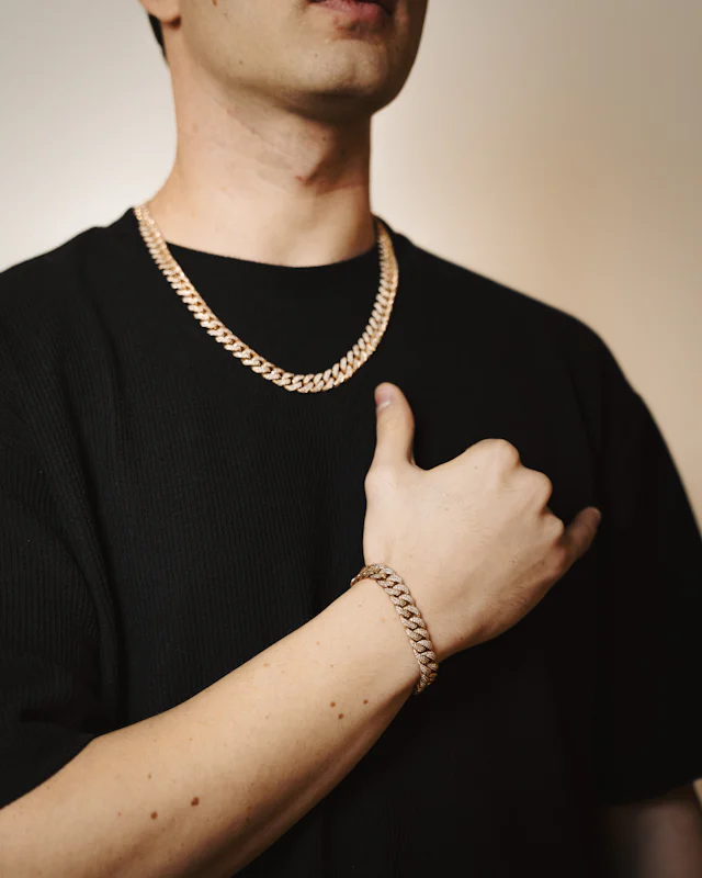 Man wearing a gold Cuban link chain and bracelet
